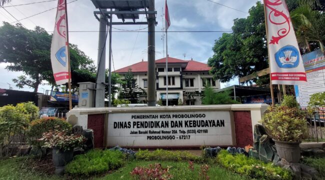 Kantor Dinas Pendidikan dan Kebudayaan Kota Probolinggo. (Foto: Hafiz Rozani)