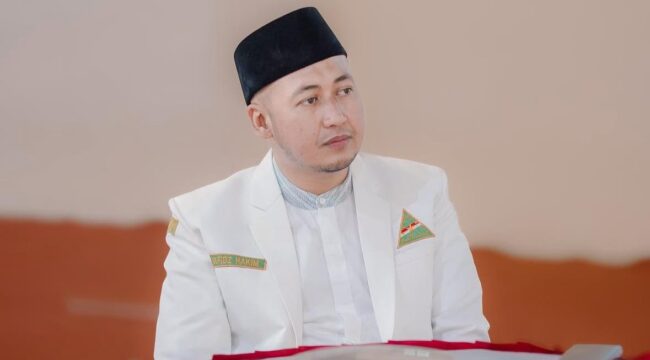 POTENSIAL: KH. Hafidzul Hakiem Noer atau Gus Hafid, kiai muda sejuta potensi yang diharapkan jadi nakhoda baru PCNU Kota Kraksaan, Probolinggo. (Foto: IG: hafidhakiem)