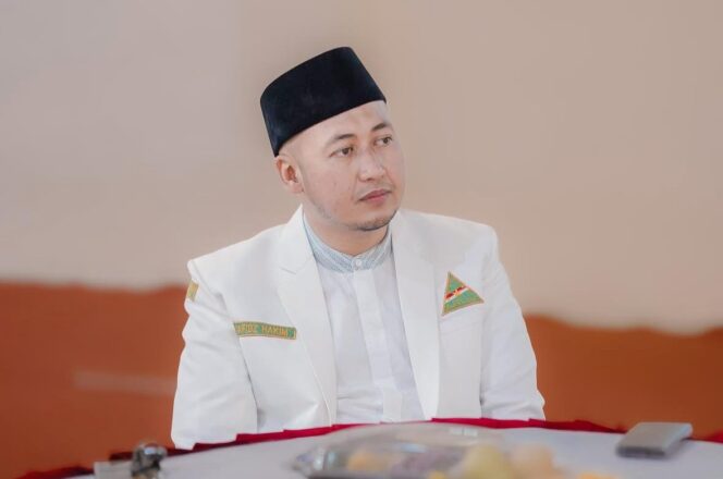 
					POTENSIAL: KH. Hafidzul Hakiem Noer atau Gus Hafid, kiai muda sejuta potensi yang diharapkan jadi nakhoda baru PCNU Kota Kraksaan, Probolinggo. (Foto: IG: hafidhakiem)