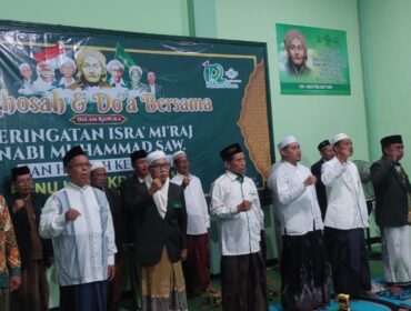 REFORMASI: Pengurus Cabang Nahdlatul Ulama (PCNU) Kota Kraksaan saat menggelar istighotsah dan doa bersama beberapa waktu lalu. (foto: mwcnu Kraksaan).
