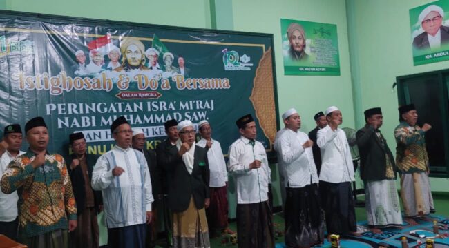 REFORMASI: Pengurus Cabang Nahdlatul Ulama (PCNU) Kota Kraksaan saat menggelar istighotsah dan doa bersama beberapa waktu lalu. (foto: mwcnu Kraksaan).