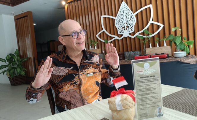 
					General Manager Java Lotus Hotel Jember, Jeffrey Wibisono. (Foto: M. Abd Rozaq Mubarok).
