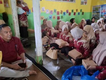 Ketua Komisi D DPRD Kabupaten Lumajang, Supratman, melakukan kunjungan dan dialog sederhana bersama para kader Gerbangmas se-Kecamatan Pasrujambe.
