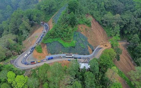 jalur di kawasan Piket Nol yang sering terjadi tanah longsor (Istimewa).
