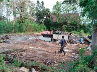 LAHAN: Lahan yang disiapkan sebagai lokasi pembangunan rumah dinas pimpinan DPRD Kabupaten Pasuruan. (foto: Moh. Rois)