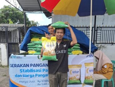 Kehadiran Beras Stabilisasi Pasokan dan Harga Pangan (SPHP) di Lumajang tidak dimaksudkan untuk mengganggu dinamika pasar, apalagi mematikan usaha beras lokal.