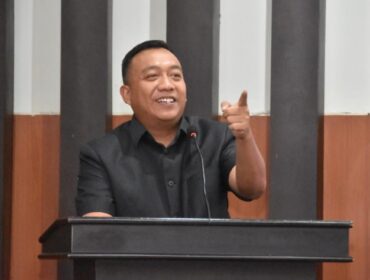 Bupati Situbondo, Yusuf Rio Wahyu Prayogo atau Mas Rio, saat memberikan sambutan dalam sebuah acara. (foto: Kominfo Situbondo).
