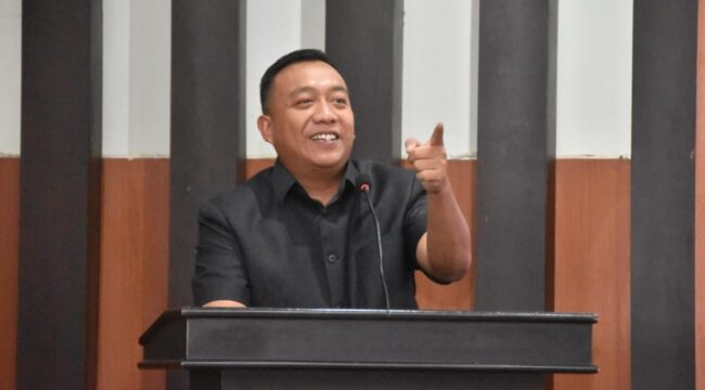 Bupati Situbondo, Yusuf Rio Wahyu Prayogo atau Mas Rio, saat memberikan sambutan dalam sebuah acara. (foto: Kominfo Situbondo).
