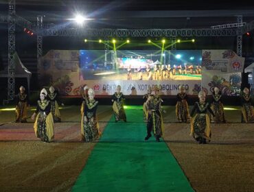 MERIAH: Suasana kemeriahan Batik In Motion 2025 di Stadion Bayuangga Kota Probolinggo. (foto: Hafiz Rozani).