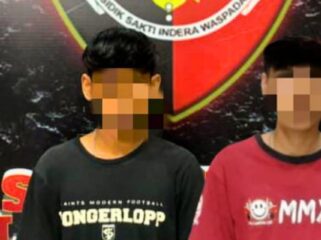 Satuan Reserse Kriminal (Satreskrim) Polres Lumajang berhasil mengamankan dua orang terduga pelaku pengeroyokan terhadap seorang pemuda yang terjadi di area persawahan dekat Masjid Lawang Songo.