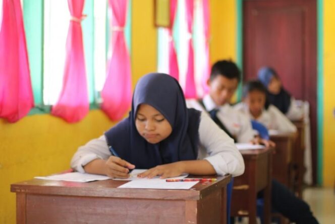 
					Anak-anak yang bersekolah di Lumajang.  (Foto: Asmadi)