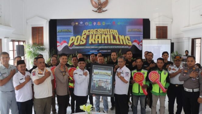 
					Pos Kamling Jalan Raya di Kota Pasuruan. (Foto:  Moh. Rois)