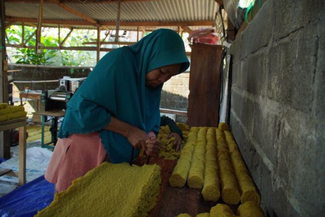 
					Tempat usaha kerupuk milik Lukman, mantan penerima PKH. (Foto: Asmadi) 