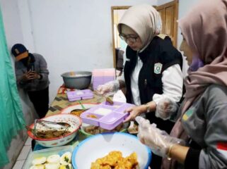 Dengan 20 unit dapur lansia tersebar di 21 kecamatan, Pemkab Lumajang memastikan bahwa cakupan program benar-benar menyentuh pelosok.