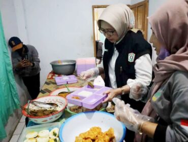Dengan 20 unit dapur lansia tersebar di 21 kecamatan, Pemkab Lumajang memastikan bahwa cakupan program benar-benar menyentuh pelosok.