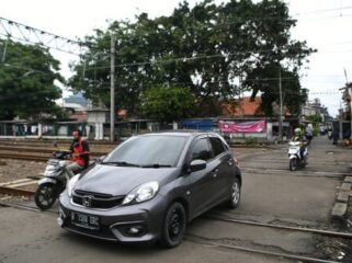 Salah satu lintasan sebidang kereta api di wilayah Daop 9. (Foto: Asmadi)
