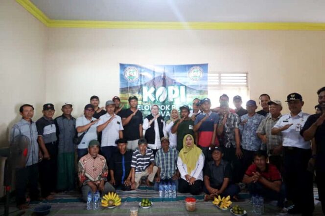 
					Kelompok Petani Inovatif (KOPI), Desa/Kecamatan Pasirian, Lumajang.  (Foto: Asmadi)
