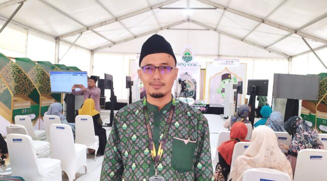 SEMANGAT:
Koordinator venue Tilawah Remaja dan Tunanetra, Iwan Sutikno. (Foto: M. Abd Rozaq Mubarok).