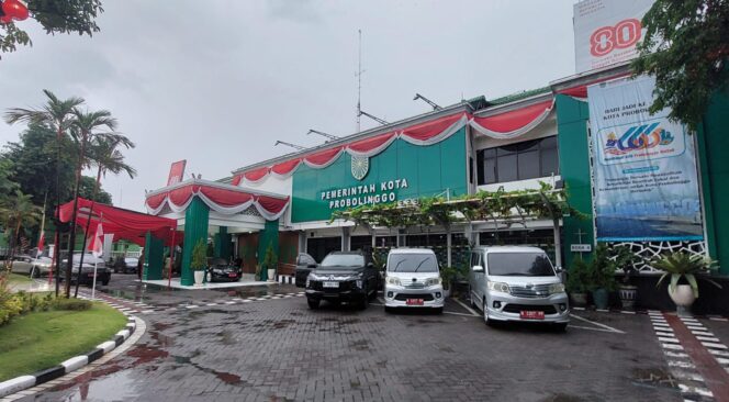 
					Kantor Wali Kota Probolinggo yang terletak di Jl. Panglima Sudirman. (foto: Hafiz Rozani).