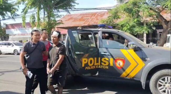 pelaku saat diamankan polisi 