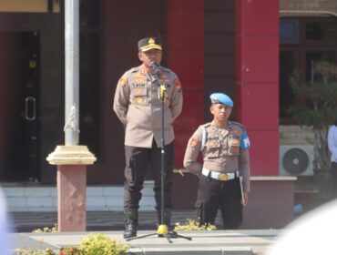 Kapolres Probolinggo, AKBP Wahyudin Latif saat memberikan arahan dalam apel kepada anggotanya. (Foto: Bag. Humas Polres Probolinggo)
