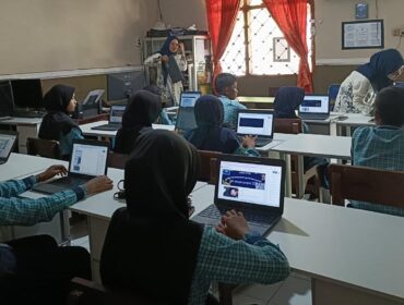 PERCONTOHAN: Suasana pembelajaran kelas digitali di SDN 2 Banjarsengon, Kecamatan Patrang, Kabupaten Jember. (Foto: Istimewa).

