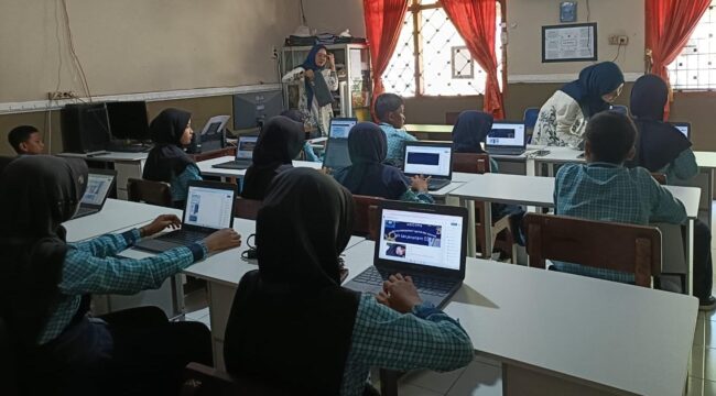 PERCONTOHAN: Suasana pembelajaran kelas digitali di SDN 2 Banjarsengon, Kecamatan Patrang, Kabupaten Jember. (Foto: Istimewa).

