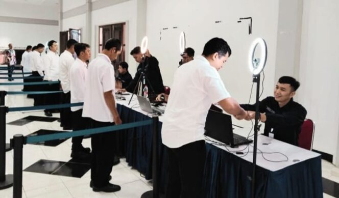 
					Pemerintah Kabupaten (Pemkab) Lumajang mencatat progres signifikan dalam proses penetapan Nomor Induk (NI) Pegawai Pemerintah dengan Perjanjian Kerja (PPPK) Paruh Waktu.