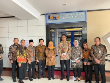 Pertemuan Menteri Keuangan, Purbaya Yudhi Sadewa dan Bupati Lumajang Indah Amperawati. 