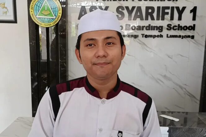 
					Pihak Pondok Pesantren (Ponpes) Asy-Syarifiy 01 di Desa Pandanwangi, Kecamatan Tempeh, Kabupaten Lumajang, menegaskan insiden tiga santri yang mengalami keracunan setelah meminum larutan Hydrochloric Acid (HCL) bukan disebabkan oleh kelalaian pihak pondok.
