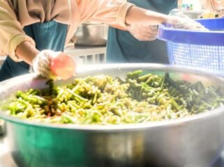 Limbah dari program Makan Bergizi (MBG) bisa diolah menjadi eco enzyme, pupuk cair, hingga pakan magot. (Foto: Asmadi)