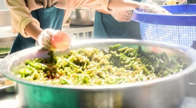 Limbah dari program Makan Bergizi (MBG) bisa diolah menjadi eco enzyme, pupuk cair, hingga pakan magot. (Foto: Asmadi)