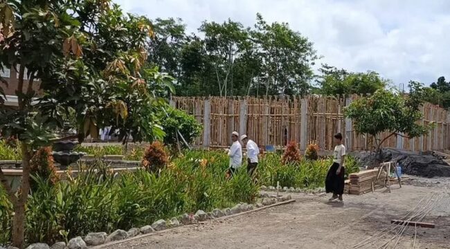 Dinas Perumahan dan Kawasan Permukiman (DPKP) Kabupaten Lumajang mengungkapkan bahwa belum ada satupun pesantren yang mengajukan PBG. 