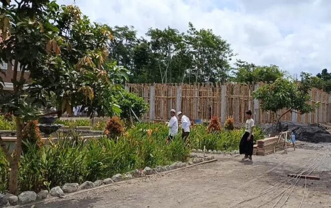 
					Dinas Perumahan dan Kawasan Permukiman (DPKP) Kabupaten Lumajang mengungkapkan bahwa belum ada satupun pesantren yang mengajukan PBG. 