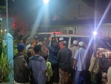 Jenazah Mukhamad Syakur, korban KMP Tunu Pratama Jaya tiba di rumah duka.