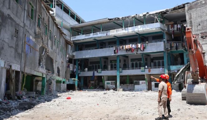 
					TAK TERSISA: Area reruntuhan musala ambruk Ponpes Al-Khoziny Sidoarjo bersih setelah dilakukan pembersihan oleh BNPB dan petugas gabungan. (foto: Bidang Dokumentasi BNPB).