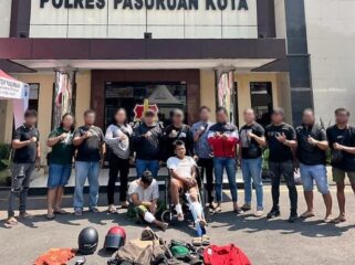 Pelaku saat diamankan di Mapolres Pasuruan Kota. (Foto: Moh. Rois) 