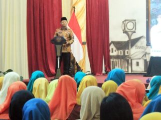 Wakil Wali Kota Pasuruan, M. Nawawi, memberikan sambutan dalam kegiatan Penguatan Komitmen Program Prioritas Bidang Kesehatan Tahun 2025 di Gedung Gradhika Bhakti Praja.