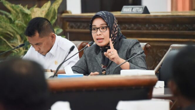 
					Ketua DPRD Lumajang Oktafiani.