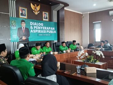 DISKUSI: PKB Jember saat gelar forum aspirasi publik, yang dihadiri oleh berbagai elemen masyarakat. (Foto: M. Abd Rozaq Mubarok).
