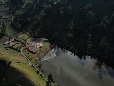 Danau Ranu Pani yang terletak di Desa Ranu Pani, Kecamatan Senduro, Kabupaten Lumajang kini hanya memiliki luas badan air sekitar 3,4 hektar.
