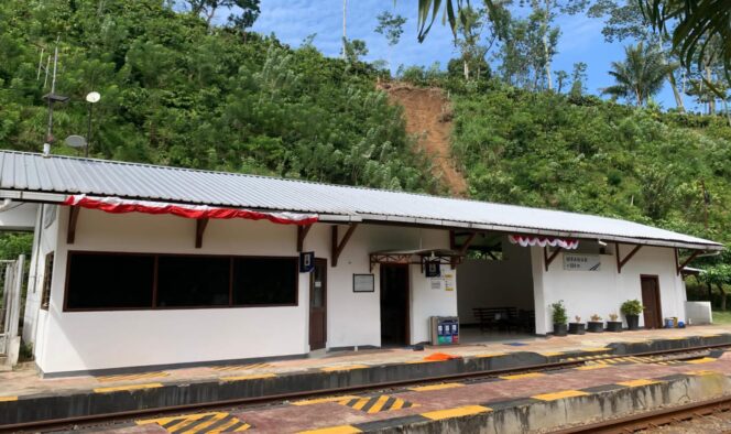 
					BERSEJARAH: Suasana Stasiun Mrawan yang terletak di Desa Sidomulyo, Kecataman Silo, Kabupaten Jember. (Foto: Istimewa).

