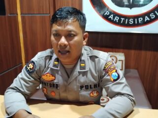 Kasi Humas Polres Lumajang, Ipda Untoro di ruang Media Center Polres Lumajang. (foto: Asmadi).