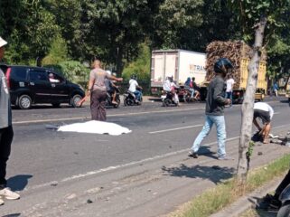 Lokasi kecelakaan maut antara truk dengan sepeda motor di Rejoso, Kabupaten Pasuruan. 