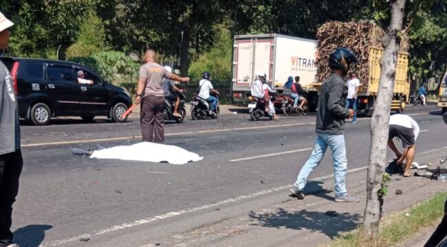 Lokasi kecelakaan maut antara truk dengan sepeda motor di Rejoso, Kabupaten Pasuruan. 
